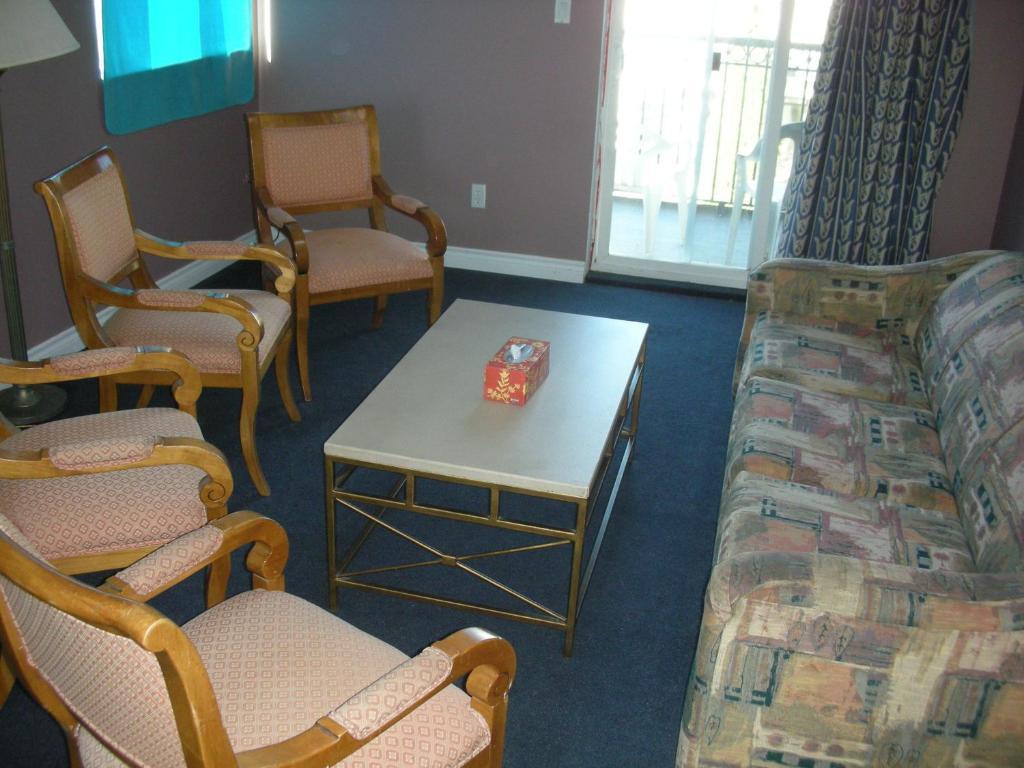 Cache Creek Inn Pokoj fotografie