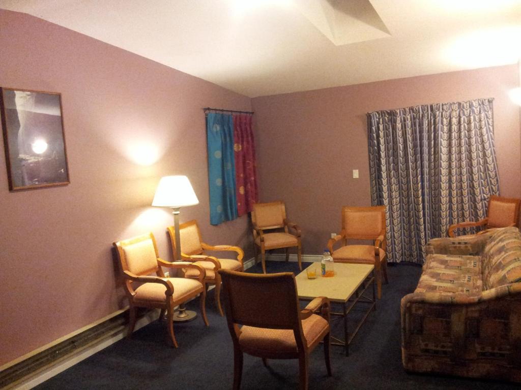 Cache Creek Inn Pokoj fotografie