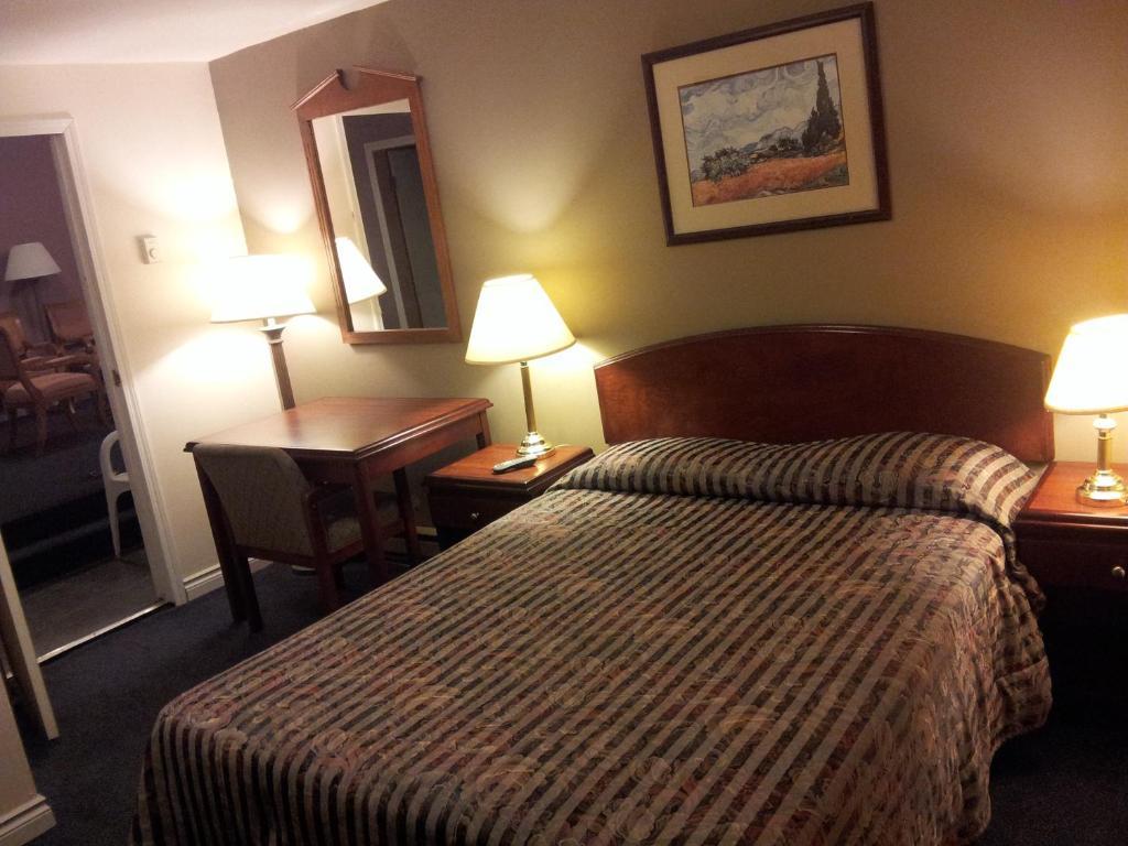 Cache Creek Inn Pokoj fotografie